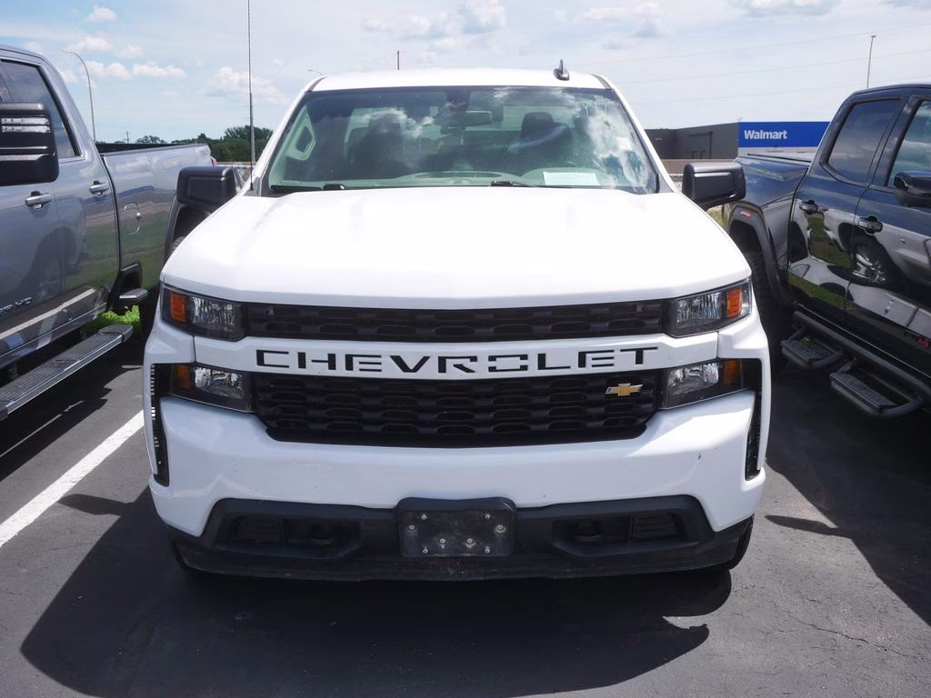 2021 Summit White Chevrolet Silverado 1500 Custom 4X4 Truck