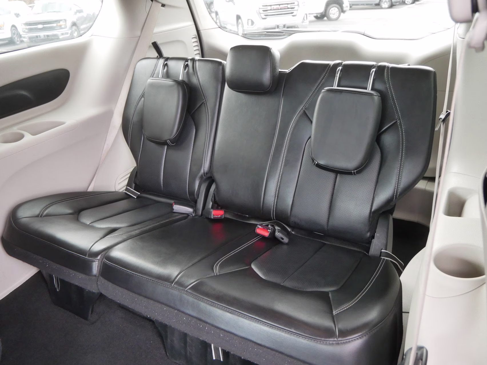 2023 Silver Mist Clearcoat Chrysler Pacifica Touring L FWD Van