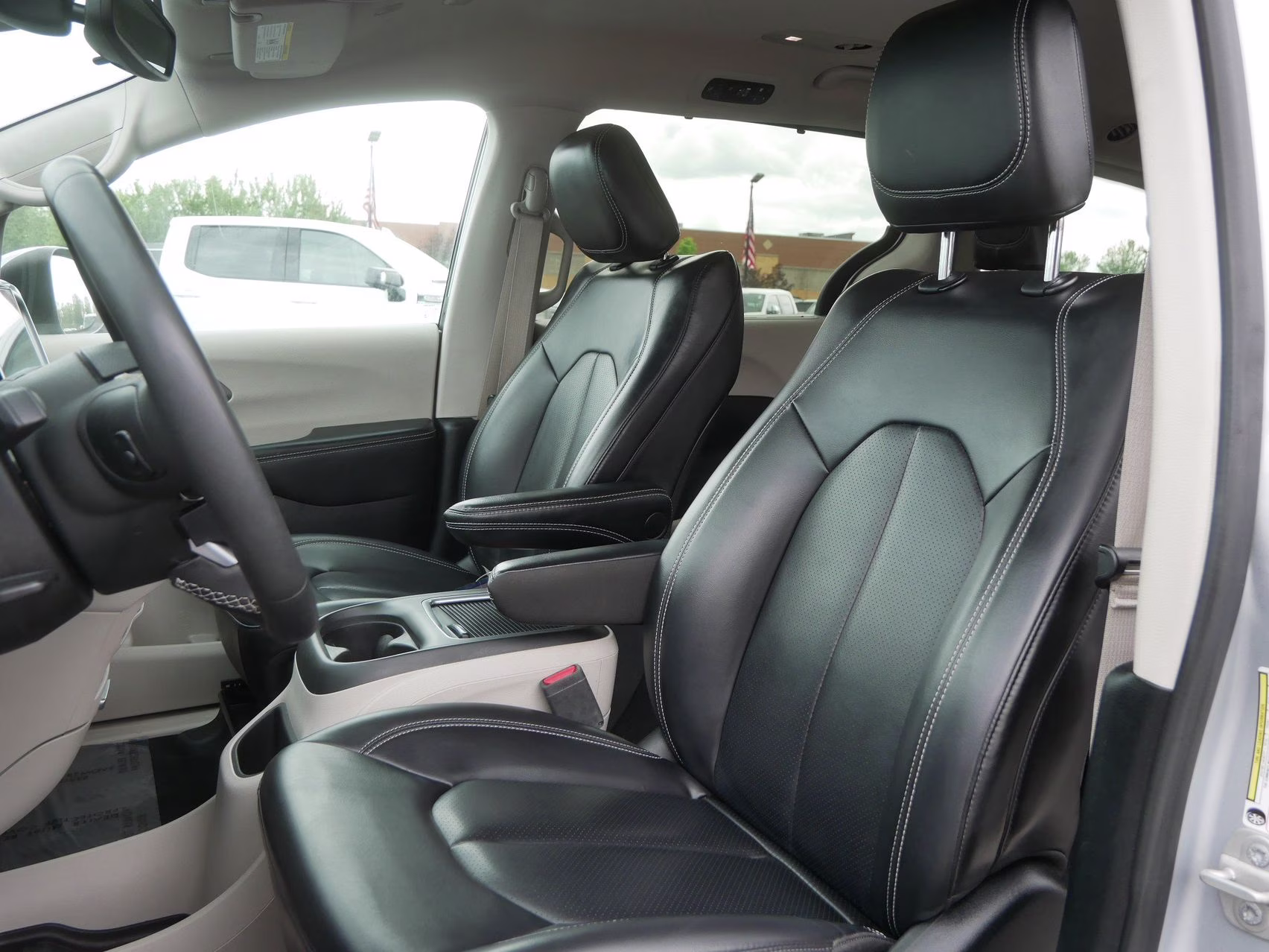 2023 Silver Mist Clearcoat Chrysler Pacifica Touring L FWD Van