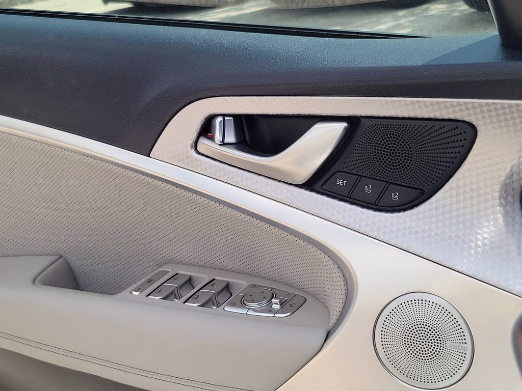 2023 Uyuni White Genesis G70 Sport Prestige 2.0T RWD Sedan