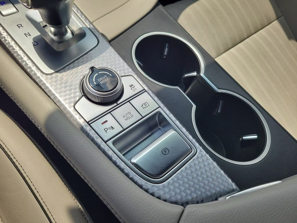 2023 Uyuni White Genesis G70 Sport Prestige 2.0T RWD Sedan