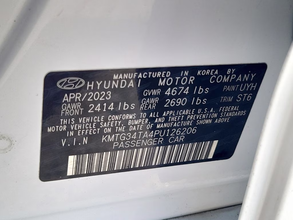 2023 Uyuni White Genesis G70 Sport Prestige 2.0T RWD Sedan