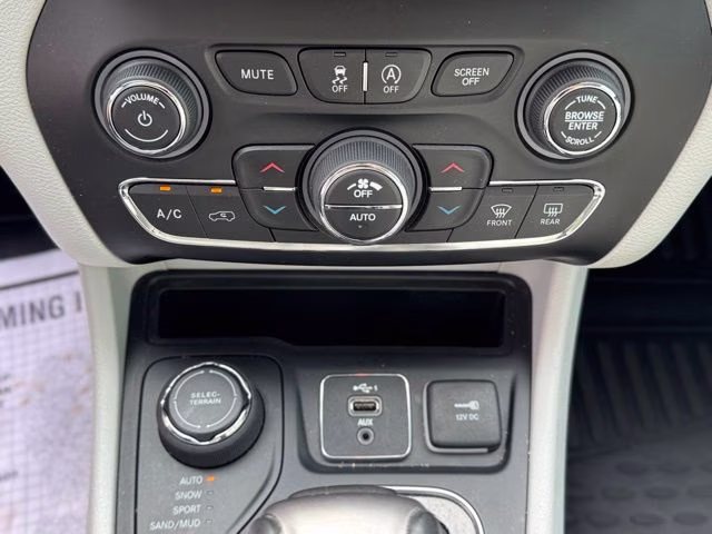 2020 Olive Green Jeep Cherokee Limited 4X4 SUV