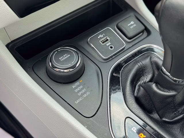 2020 Olive Green Jeep Cherokee Limited 4X4 SUV