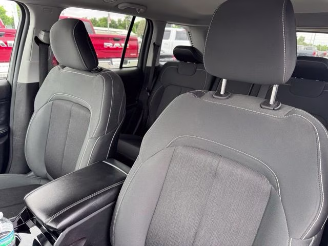 2023 Bright White Clearcoat Jeep Grand Cherokee Laredo RWD SUV