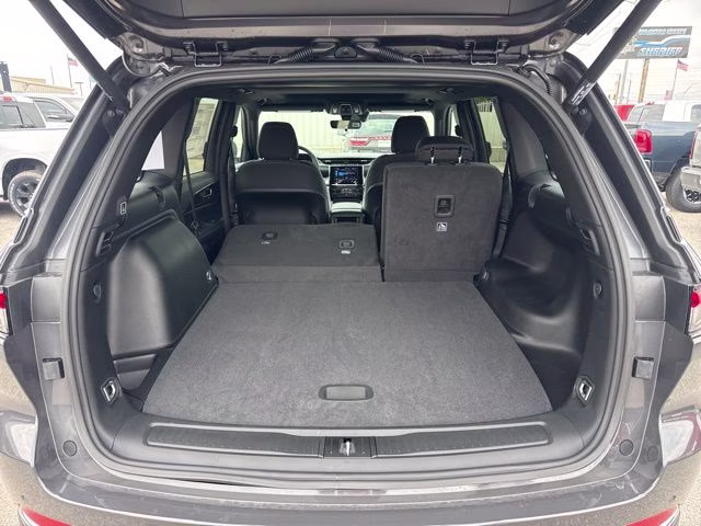 2026 Gray Metallic Jeep Grand Cherokee Laredo X RWD SUV