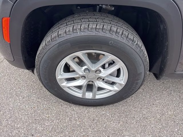 2026 Gray Metallic Jeep Grand Cherokee Laredo X RWD SUV