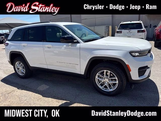2026 Bright White Clearcoat Jeep Grand Cherokee Laredo RWD SUV