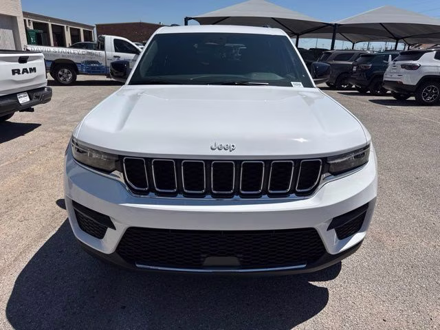 2026 Bright White Clearcoat Jeep Grand Cherokee Laredo RWD SUV