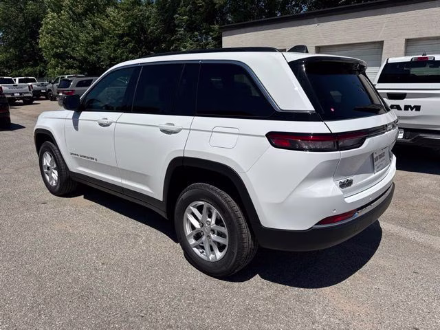 2026 Bright White Clearcoat Jeep Grand Cherokee Laredo RWD SUV