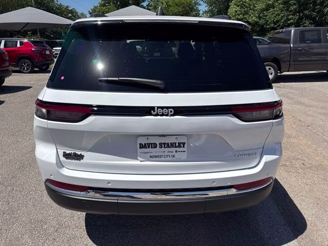 2026 Bright White Clearcoat Jeep Grand Cherokee Laredo RWD SUV