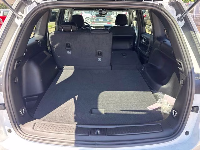 2026 Bright White Clearcoat Jeep Grand Cherokee Laredo RWD SUV