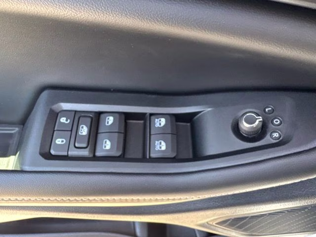 2026 Bright White Clearcoat Jeep Grand Cherokee Laredo RWD SUV