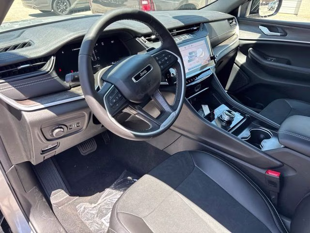 2026 Silver Zynith Jeep Grand Cherokee Laredo Altitude RWD SUV