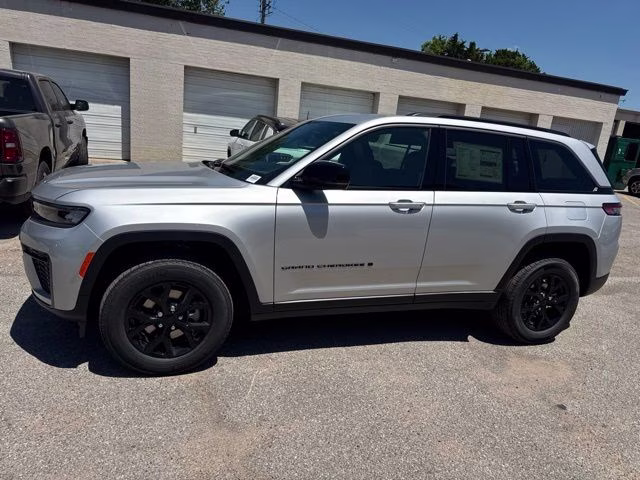 2026 Silver Zynith Jeep Grand Cherokee Laredo Altitude RWD SUV