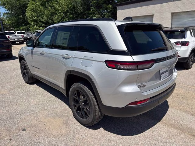 2026 Silver Zynith Jeep Grand Cherokee Laredo Altitude RWD SUV