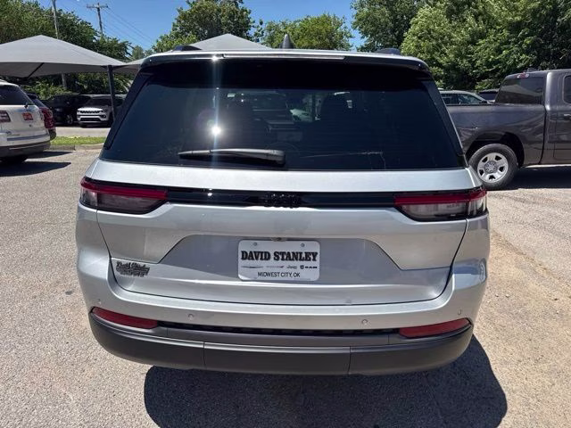 2026 Silver Zynith Jeep Grand Cherokee Laredo Altitude RWD SUV