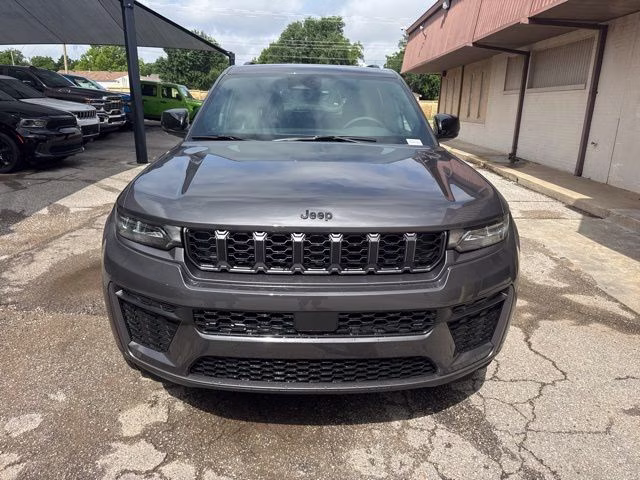 2026 Baltic Gray Metallic Clearcoat Jeep Grand Cherokee Laredo Altitude RWD SUV