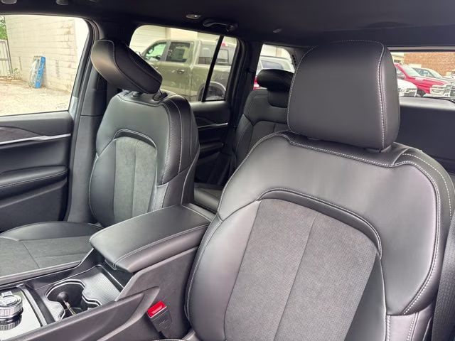 2026 Silver Zynith Jeep Grand Cherokee Laredo Altitude RWD SUV