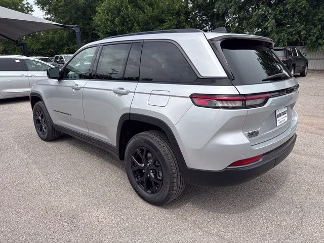 2026 Silver Zynith Jeep Grand Cherokee Laredo Altitude RWD SUV