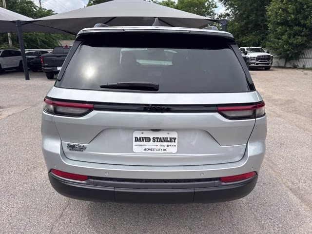 2026 Silver Zynith Jeep Grand Cherokee Laredo Altitude RWD SUV