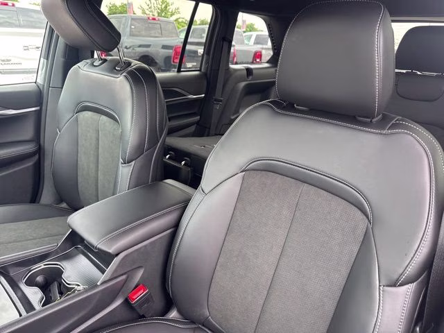 2026 Diamond Black Jeep Grand Cherokee Altitude RWD SUV