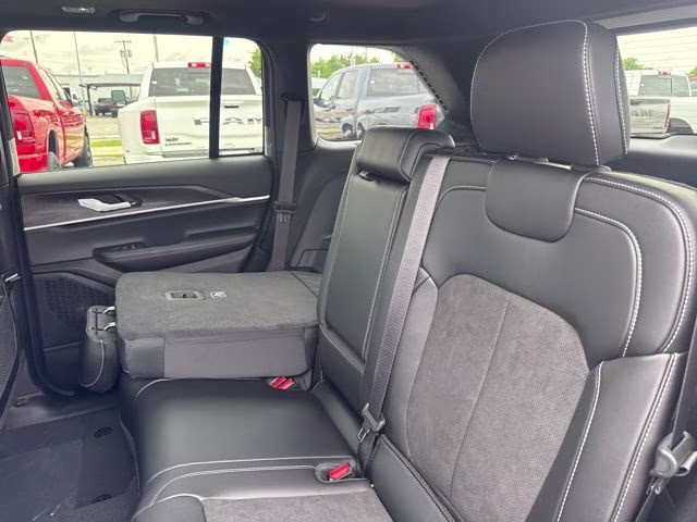 2026 Diamond Black Jeep Grand Cherokee Altitude RWD SUV
