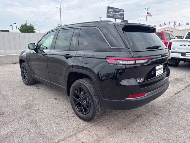 2026 Diamond Black Jeep Grand Cherokee Altitude RWD SUV