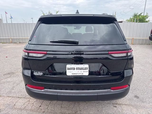 2026 Diamond Black Jeep Grand Cherokee Altitude RWD SUV