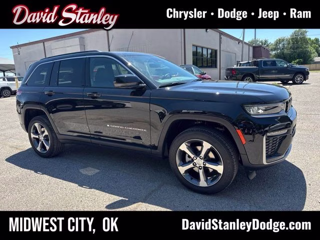 2026 Diamond Black Crystal Pearlcoat Jeep Grand Cherokee Limited RWD SUV
