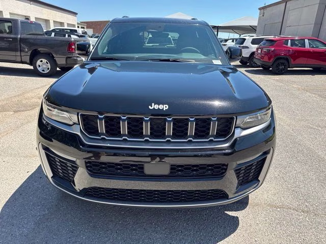 2026 Diamond Black Crystal Pearlcoat Jeep Grand Cherokee Limited RWD SUV