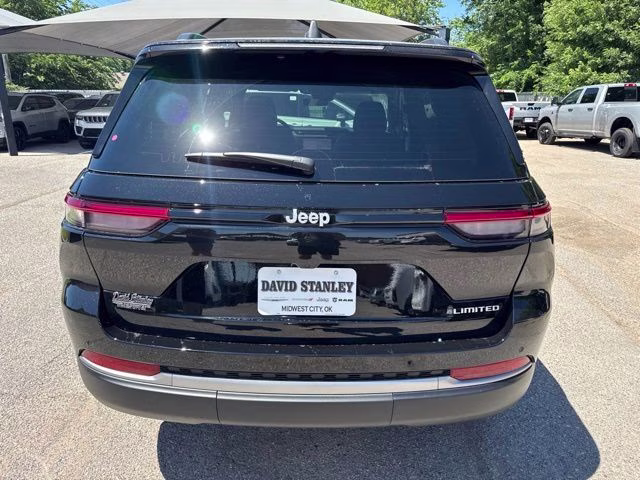 2026 Diamond Black Crystal Pearlcoat Jeep Grand Cherokee Limited RWD SUV