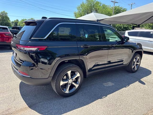2026 Diamond Black Crystal Pearlcoat Jeep Grand Cherokee Limited RWD SUV