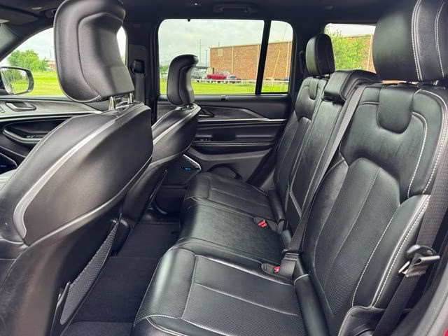 2022 Velvet Jeep Grand Cherokee Overland RWD SUV