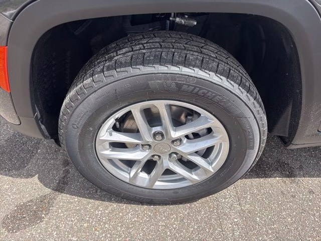 2026 Baltic Gray Metallic Clearcoat Jeep Grand Cherokee Laredo 4X4 SUV