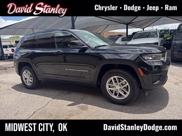 2026 Diamond Black Crystal Pearlcoat Jeep Grand Cherokee Laredo 4X4 SUV