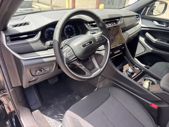 2026 Diamond Black Crystal Pearlcoat Jeep Grand Cherokee Laredo 4X4 SUV