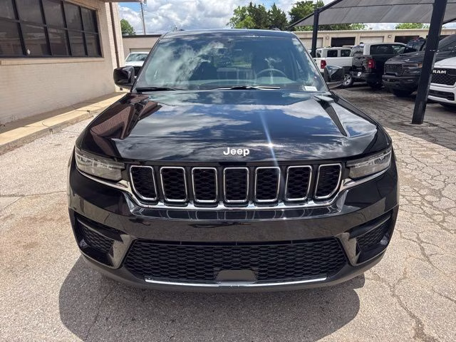 2026 Diamond Black Crystal Pearlcoat Jeep Grand Cherokee Laredo 4X4 SUV
