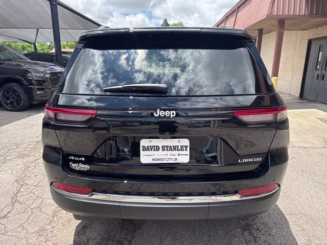 2026 Diamond Black Crystal Pearlcoat Jeep Grand Cherokee Laredo 4X4 SUV