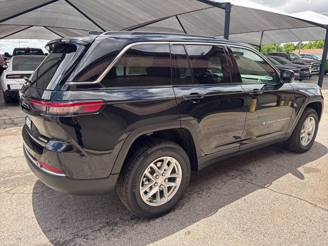 2026 Diamond Black Crystal Pearlcoat Jeep Grand Cherokee Laredo 4X4 SUV