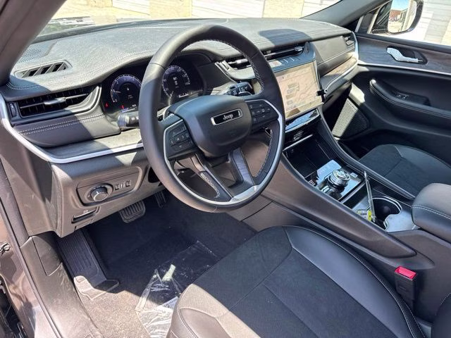 2026 Baltic Gray Metallic Clearcoat Jeep Grand Cherokee Laredo Altitude 4X4 SUV