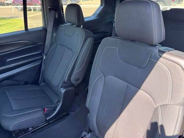 2025 Gray Metallic Jeep Grand Cherokee L Laredo RWD SUV