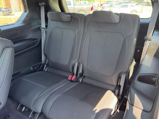 2025 Gray Metallic Jeep Grand Cherokee L Laredo RWD SUV