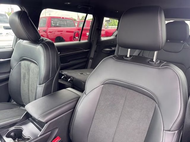 2026 Bright White Clearcoat Jeep Grand Cherokee L Laredo RWD SUV