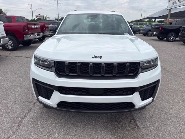 2026 Bright White Clearcoat Jeep Grand Cherokee L Laredo RWD SUV