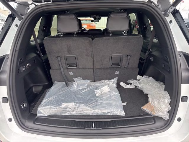 2026 Bright White Clearcoat Jeep Grand Cherokee L Laredo RWD SUV