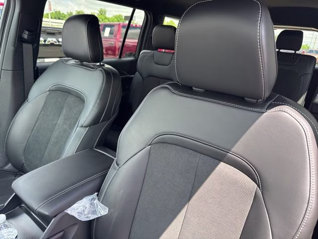 2026 Bright White Clearcoat Jeep Grand Cherokee L Laredo RWD SUV