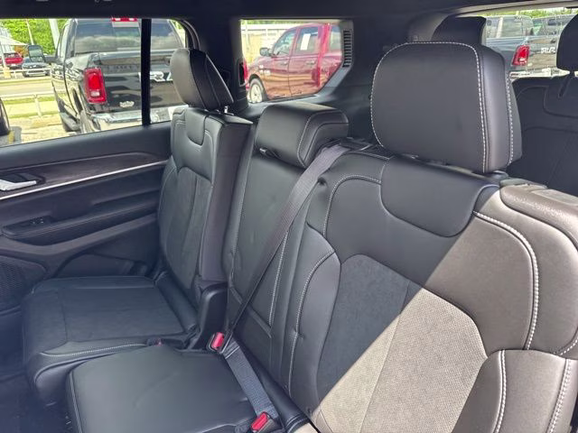 2026 Bright White Clearcoat Jeep Grand Cherokee L Laredo RWD SUV