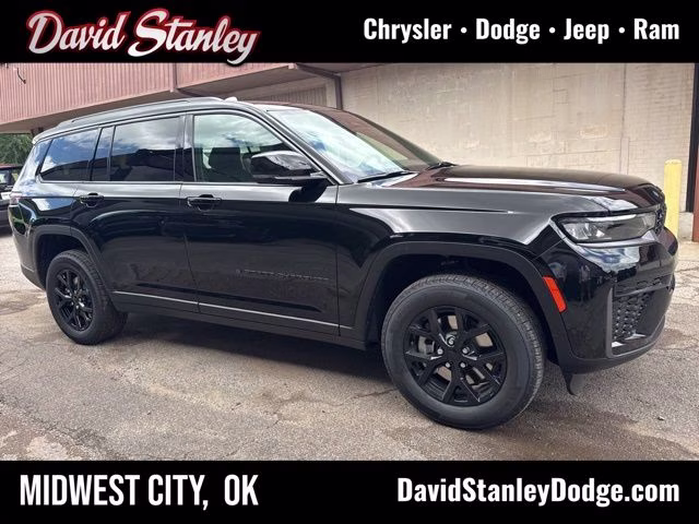 2026 Diamond Black Crystal Pearlcoat Jeep Grand Cherokee L Laredo RWD SUV