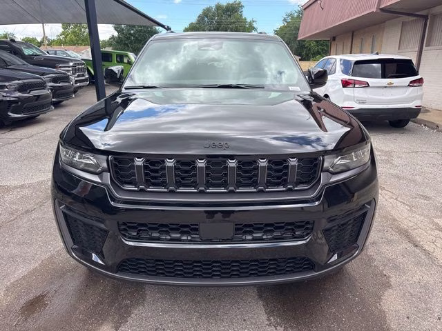 2026 Diamond Black Crystal Pearlcoat Jeep Grand Cherokee L Laredo RWD SUV
